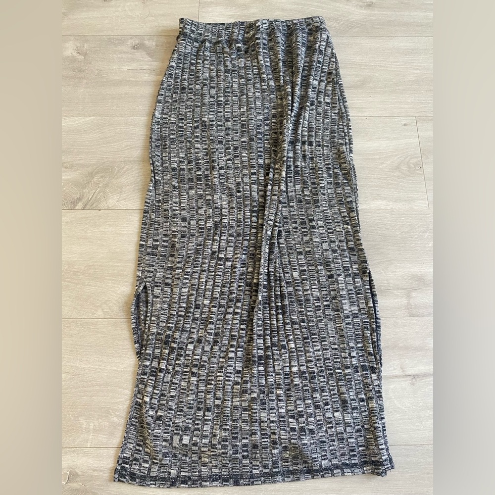 Wilfred maxi skirt fits snug